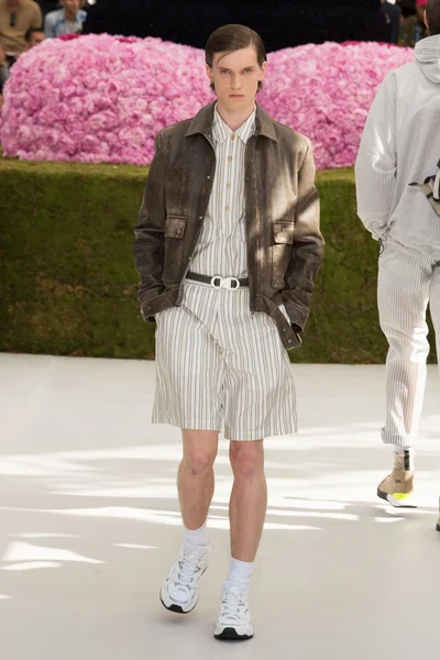 Look 12